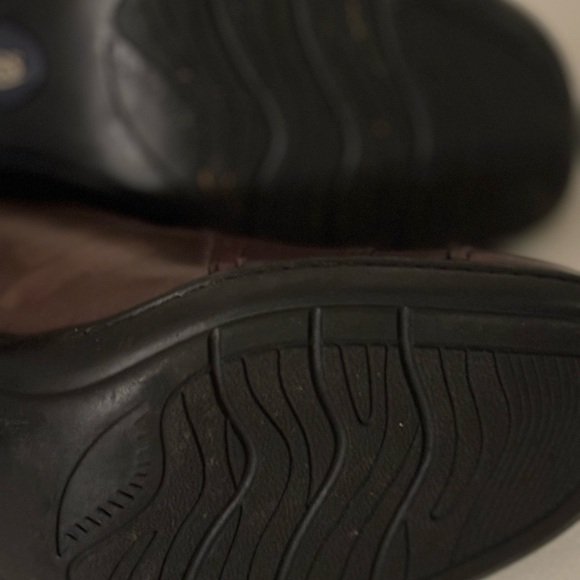 Bass Womens Fallon  Size‎  7 brown Leather Sip On Pleated  Heels 2.5” heels - Picture 6 of 8